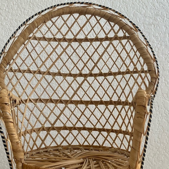 Vintage Wicker Mini Peacock Chair - Picture 2 of 9